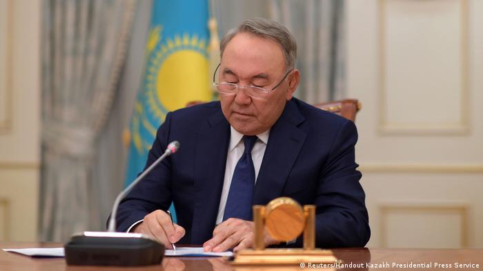Kasachstan Präsident Nursultan Nasarbajew verkündet Rücktritt (Reuters/Handout Kazakh Presidential Press Service)