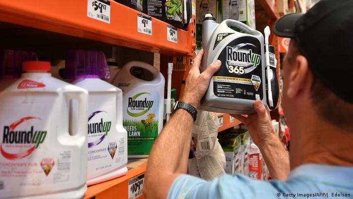 Symbolbild: Monsanto RoundUp (Getty Images/AFP/J. Edelson)