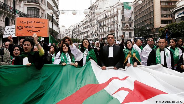 Миллион жителей Алжира требует отставки президента