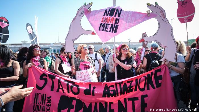 Protesters demonstrate against an anti-abortion conference in Verona, Italy (picture-alliance/dpa/C.Martinelli)
