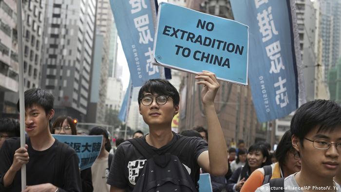 Hong Kong | Proteste gegen neue Gesetze (picture-alliance/AP Photo/V. Yu)