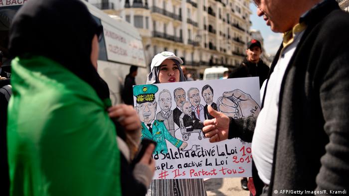Demonstration gegen die Regierung in Algier (AFP/Getty Images/R. Kramdi)