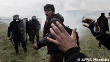 Griechenland Kämpfe zwischen Polizei und Migranten in Diavata