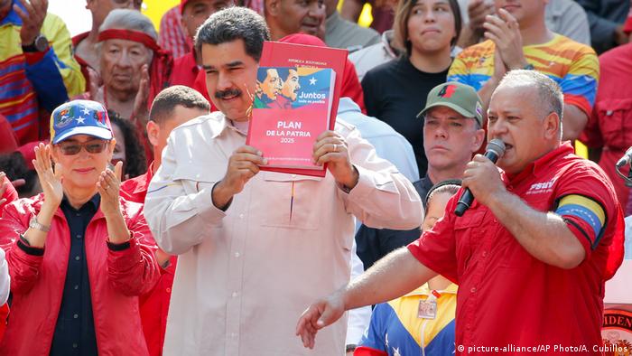 Diosdado Cabello, Nicolás Maduro y su esposa. 