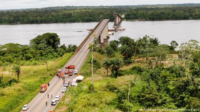 Brasilien Para | Zusammenbruch einer Brücke im Moju-Fluss