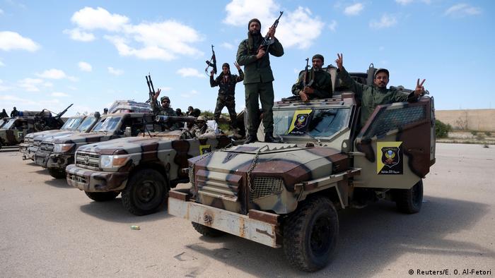 Libyen Mitglieder der National Army LNA in Bengasi (Reuters/E. O. Al-Fetori)