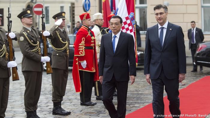 China Kroatien Andrej Plenkovic Li Keqiang (picture-alliance/AP Photo/D. Bandic)