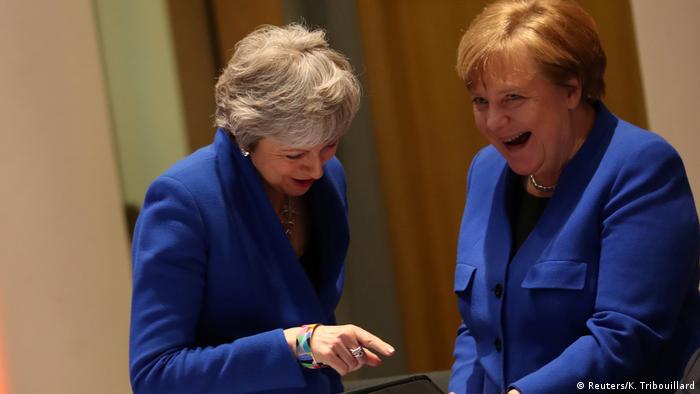 Belgien Brexit-Gipfel in Brüssel | May & Merkel (Reuters/K. Tribouillard)