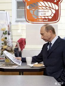 Владимир Путин в кафе в Дрездене