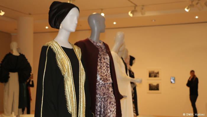Contemporary Muslim Fashions exhibit in Frankfurt's Museum of Applied Arts (DW/A. Hakimi )