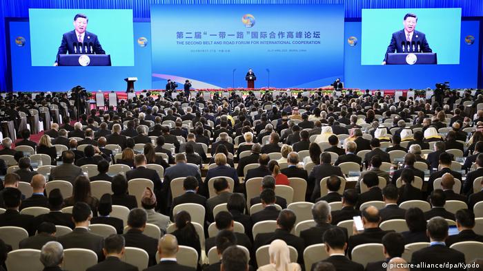 Çin Devlet Başkanı Şi Cinping zirvenin açılış konuşmasını yaptı.
