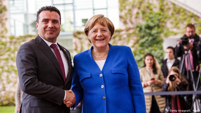 Deutschland Westbalkan-Gipfel Angela Merkel empfängt Zoran Zaev (Getty Images/C. Koall)