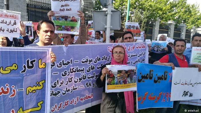 Iran Teheran - 1. Mai Demonstrationen vor dem Parlament