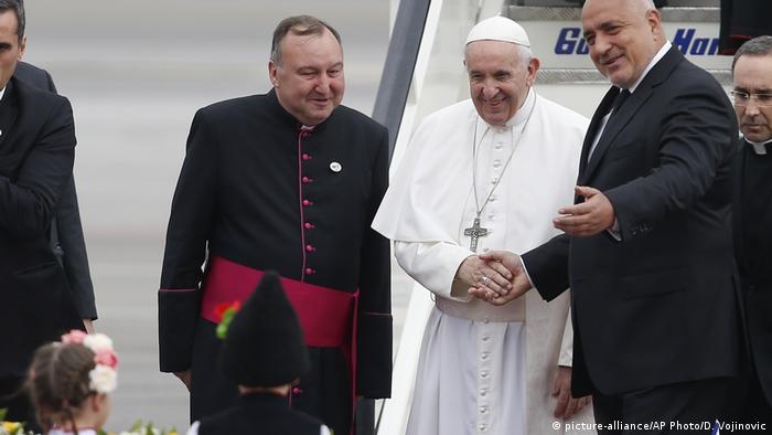 Bulgarien Besuch von Papst Franziskus (picture-alliance/AP Photo/D. Vojinovic)