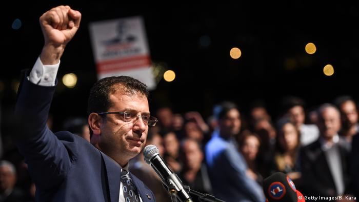 Türkei, Istanbul: Bürgermeister Ekrem Imamoglu hält Ansprache (Getty Images/B. Kara)