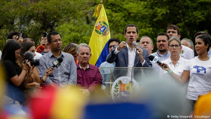 Juan GuaidÃ³ discursa durante comÃ­cio em Caracas