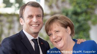 Emmanuel Macron und Angela Merkel (picture-alliance/dpa/M. Kappeler)