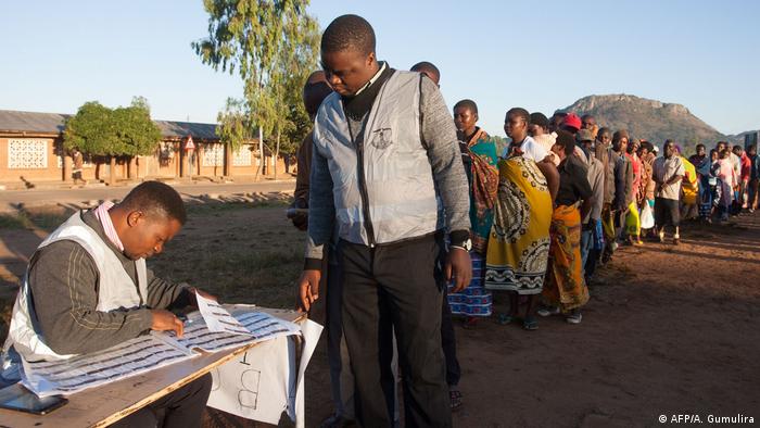 People line up to vote in Malawi's May 2019 presidential election (AFP/A. Gumulira)
