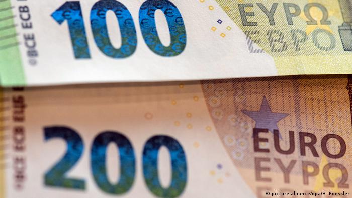 Deutschland Vorstellung Neue 100- und 200-Euro-Scheine in Frankfurt (picture-alliance/dpa/B. Roessler)