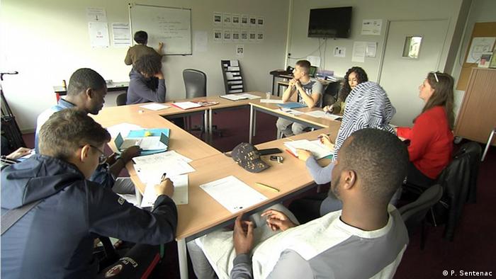 Jovens desempregados no centro Mission Locale, no departamento de Seine-et-Marne