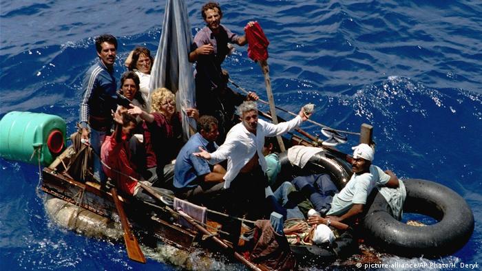 Kubanische Flüchtlinge 1994 (picture-alliance/AP Photo/H. Deryk)