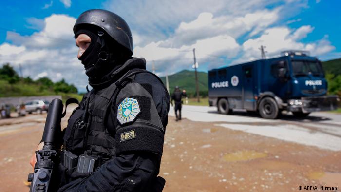 Kosovo Polizei nach Ausschreitungen im Norden (AFP/A. Nirmani)