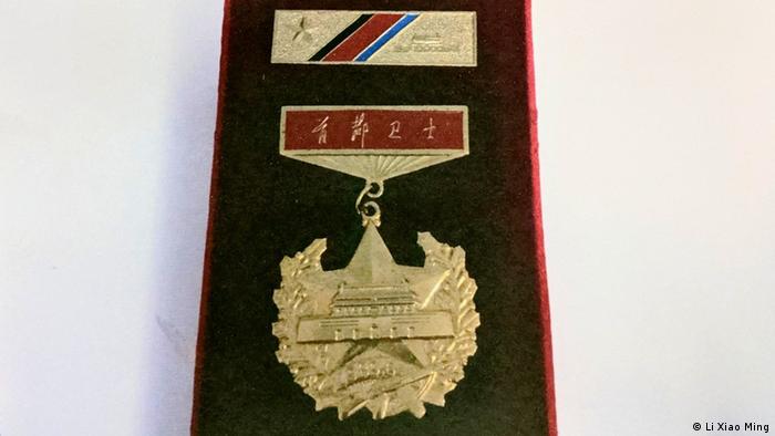 Offizielles Souvenirs, das Soldaten (der chinesischen Armee) Ã¼berlassen wurden (Li Xiao Ming)
