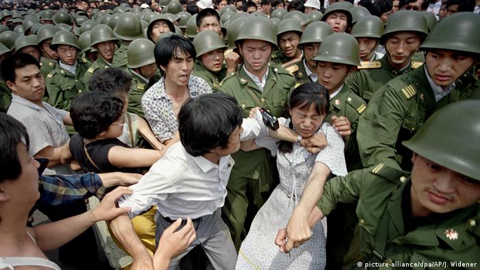 Peking 1989 Studentenproteste Pro Demokratie Soldaten (picture-alliance/dpa/AP/J. Widener)