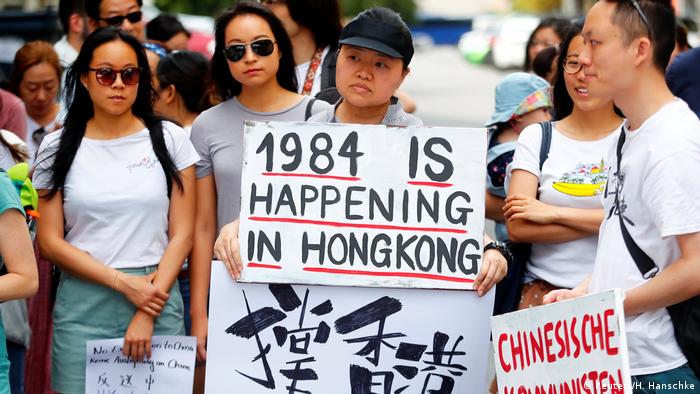 Deutschland Demonstration gegen das Zulassen von Auslieferungen von Hongkong nach China in Berlin (Reuters/H. Hanschke)