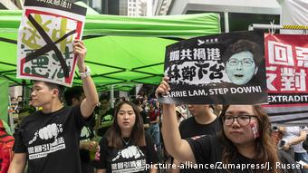Algunos pidieron la renuncia de Carrie Lam. (picture-alliance/Zumapress/J. Russel)