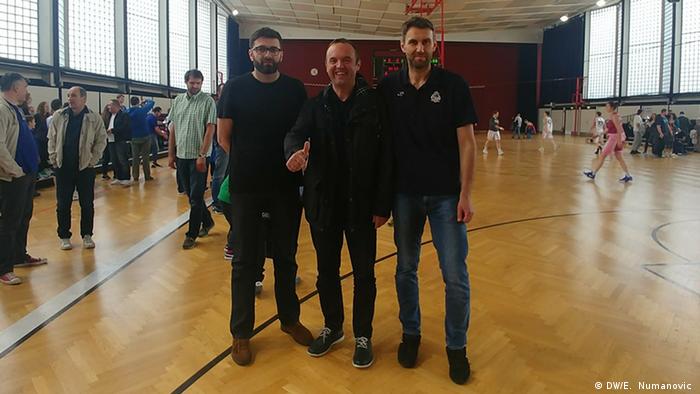 Basketball-Juniorenteam Stars aus Wien die aus den jungen Bosnier besteht (DW/E. Numanovic )