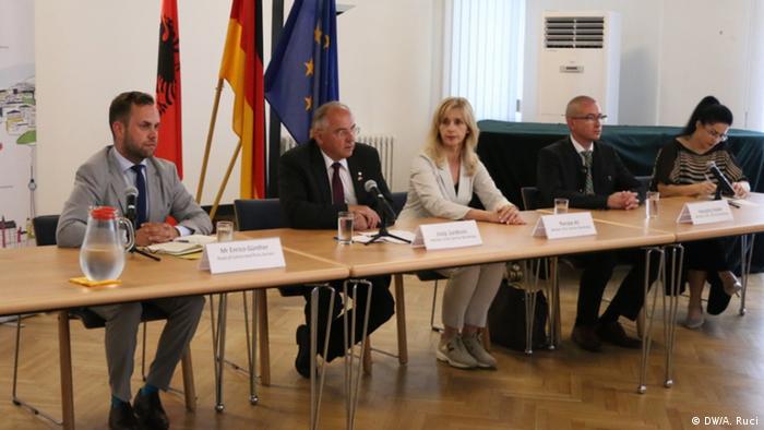 Albanien Tirana Besuch Bundestag-Delegation (DW/A. Ruci)