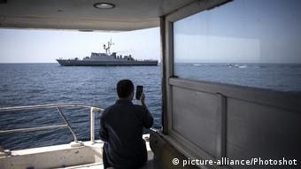 Iran Kriegsschiff | Konflikt Angriff auf Tankschiffe, Straße von Hormus (picture-alliance/Photoshot)