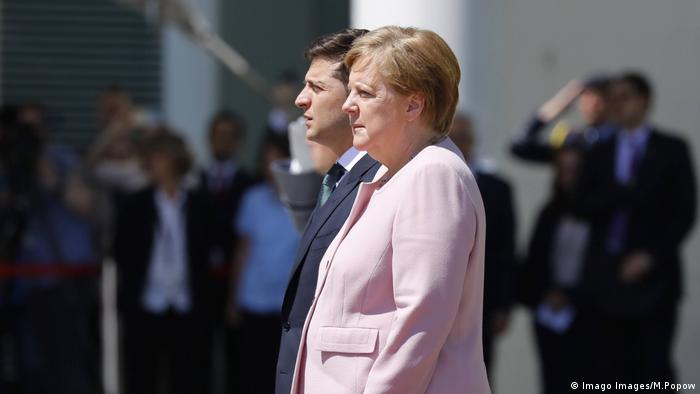 Deutschland Merkel empfängt Selenskyj mit militärischen Ehren im Kanzleramt (Imago Images/M.Popow)