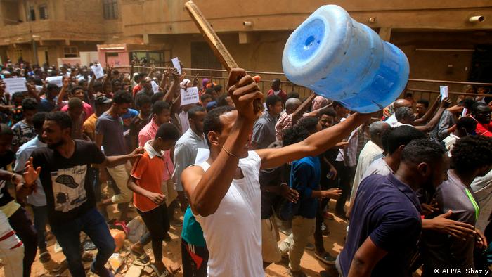 Protest in Khartoum (AFP/A. Shazly)