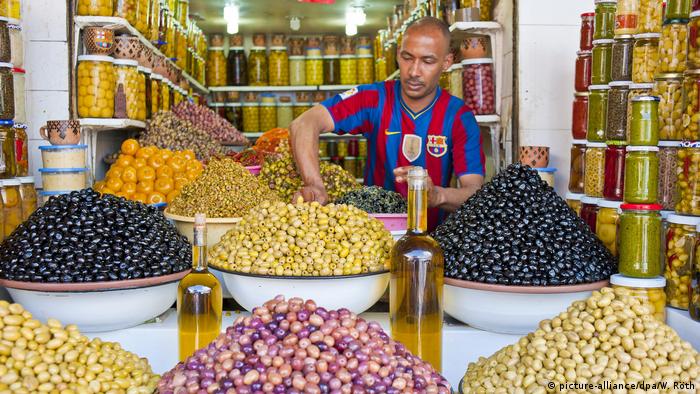 بائع الزيتون والحوامض في المدينة القديمة لمراكش