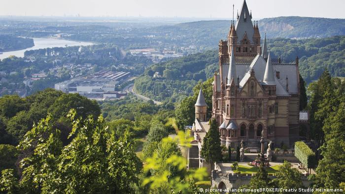 A pocos kilómetros de la sede de DW, en Bonn: el Drachenfels (Peñón del dragón), con el castillo Drachenburg en su cima.