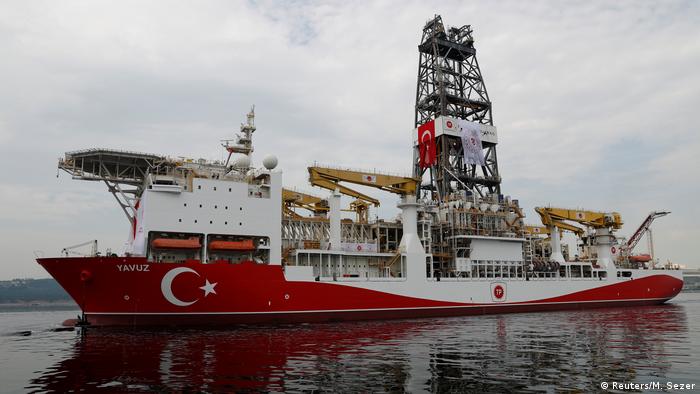 Турецкое нефтебуровое судно Yavuz