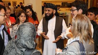Χαμόγελα από τον εκπρόσωπο των Αφγανών Ταλιμπάν στο Κατάρ