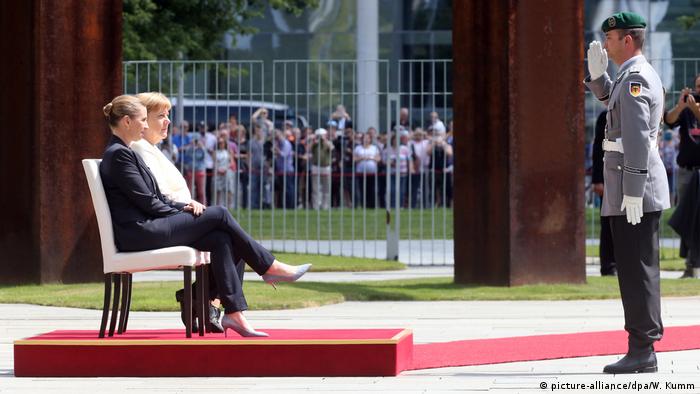 Deutschland Berlin | Angela Merkel, Bundeskanzlerin & Mette Frederiksen, Ministerpr?sidentin D?nemark (picture-alliance/dpa/W. Kumm)