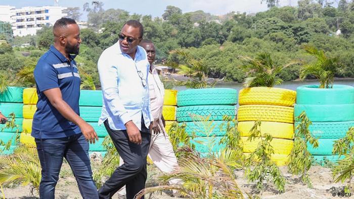 Kenyan President Uhuru Kenyatta visiting the Kibarani site with Governor Hassan Joho