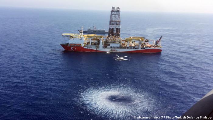 Турският сондажен кораб Фатих търси газ край кипърския бряг 