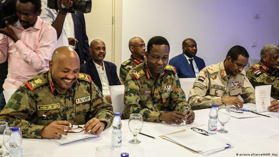 Sudan's military and opposition sign first part of power-sharing deal | DW | 17.07.2019