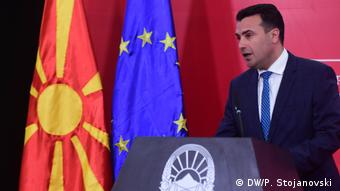Nord-Mazedonien | Pressekonferenz des Premierminister Zoran Zaev (DW/P. Stojanovski )