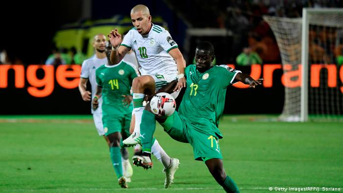 Senegal's midfielder Badou Ndiaye (R) vies for the ball with Algeria's midfielder Sofiane Feghouli during the 2019 Africa Cup of Nations (CAN) Final football match between Senegal and Algeria at the Cairo International Stadium in Cairo on July 19, 2019. (Getty Images/AFP/J. Soriano)