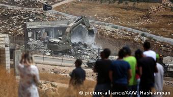 Jerusalem | Bagger und Bulldozer zerstören palästinensische Gebäude (picture-alliance/AA/W. Hashlamoun)