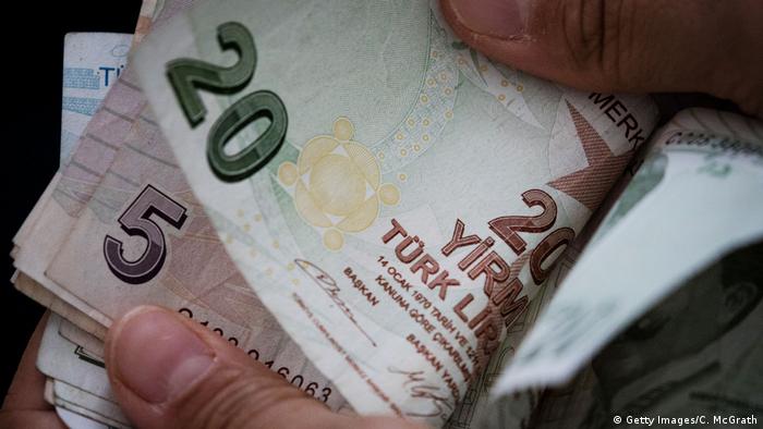 Само за три месеца турската лира се обезцени с над 16 процента спрямо еврото