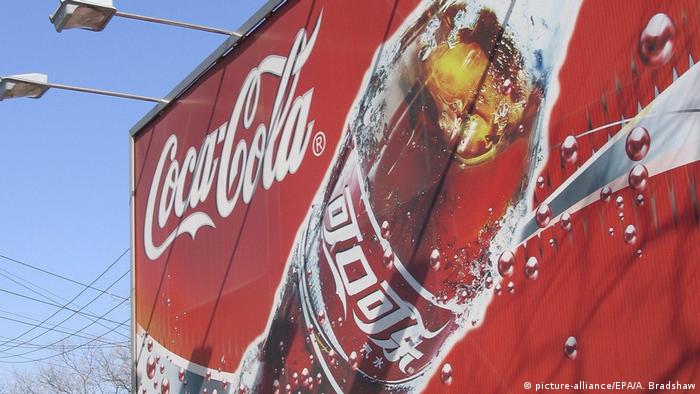 70 Jahre VR China | Coca-Cola (picture-alliance/EPA/A. Bradshaw)