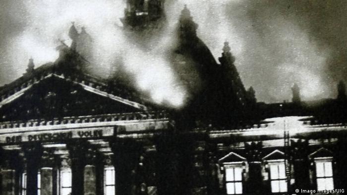 PrÃ©dio do Parlamento alemÃ£o, em Berlim, sob chamas em 27 de fevereiro de 1933