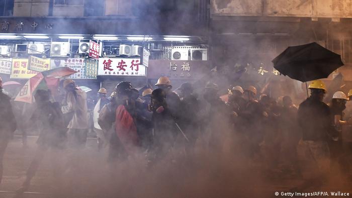 Hongkong Proteste Tränengaseinsatz (Getty Images/AFP/A. Wallace)